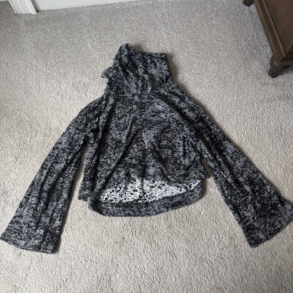 Bella Dahl crop top hooded sweater size medium
